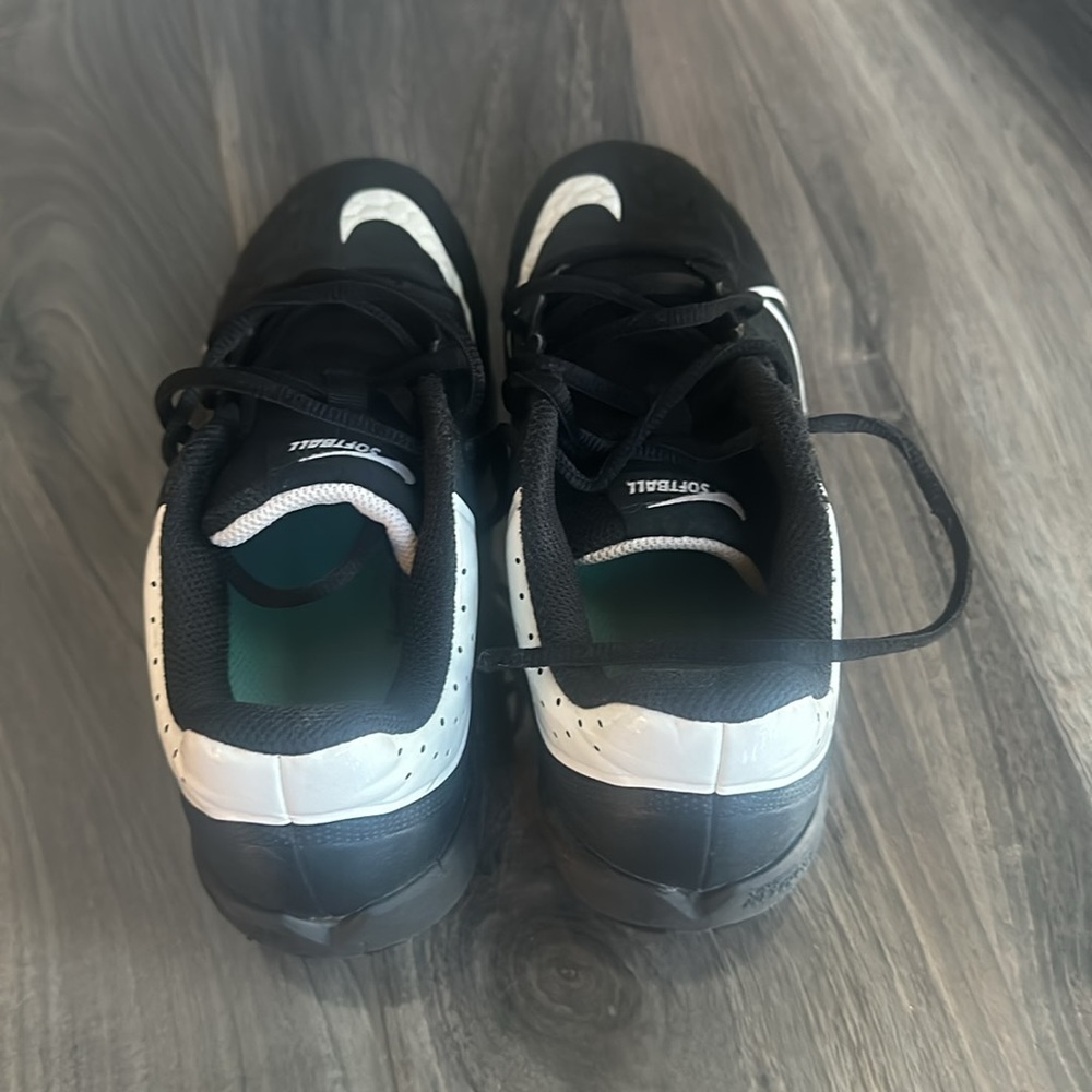 Softball cleats - Picture 3 of 7